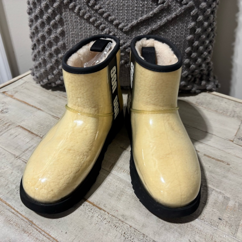 ❤️UGG Classic Clear Mini Boots-Sz 7 - Picture 3 of 8